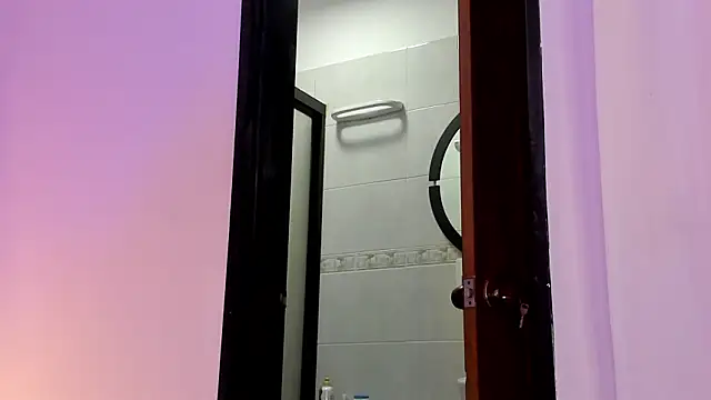 Charlotte11-11's Live XXX Chat