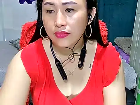 Ugly-Filipina Adlı Modelin Canlı XXX Sohbeti