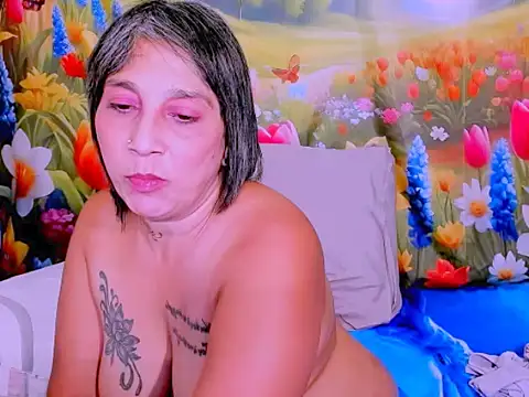 indianroxy's Live XXX Chat