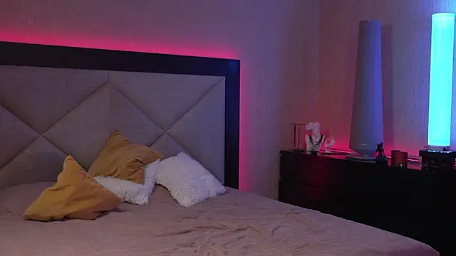 GirlGogo Adlı Modelin Canlı XXX Sohbeti