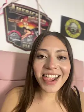 PrettyAmber Chat XXX live