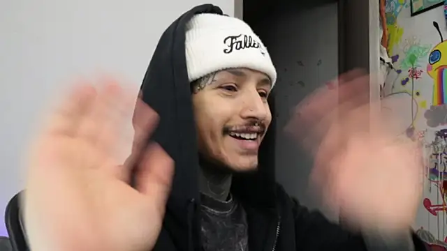 trieone Live XXX Chat