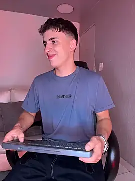 AdrianRinaldi Show Webcam