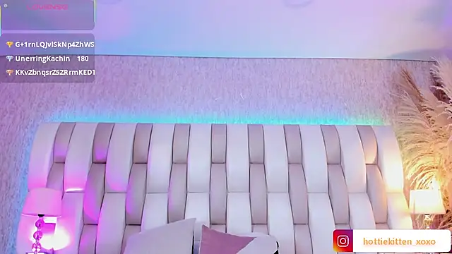 Viollet_xoxo's Live XXX Chat