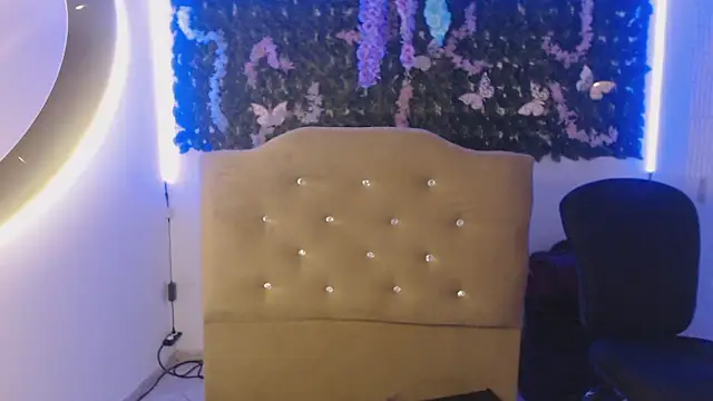 adara_cute_69 Adlı Modelin Canlı XXX Sohbeti