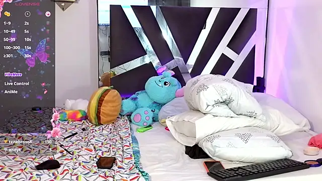 violet_cossio Show in webcam