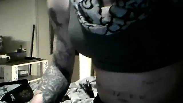 imgb33: διαδικτυακό σόου στην κάμερα