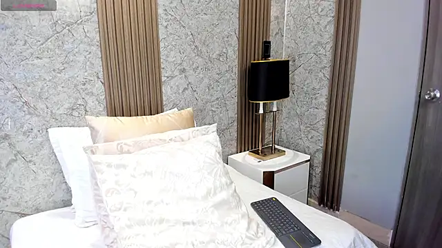 LuciaWallace: онлайн-секс-чат