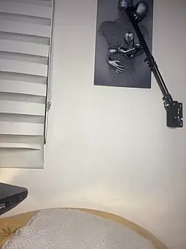 ThePrettyTiana élő XXX-chatje