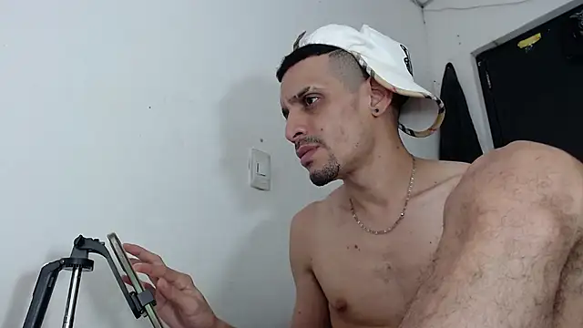 LATINMONSTER26CM Chat XXX in diretta