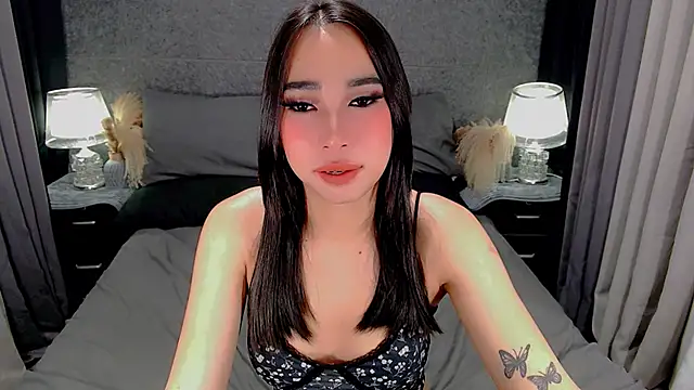 saphira_fucks Show Webcam