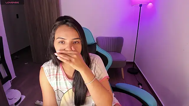 Nicole_Ss Chat XXX in diretta