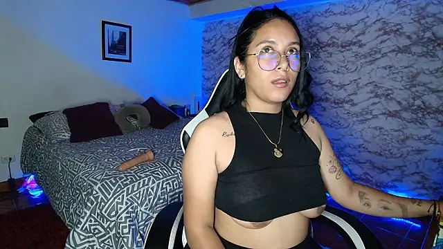 Chatroom XXX en direct de Camila_IRoose