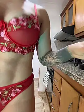 zafiro_mo0n: διαδικτυακό σόου στην κάμερα