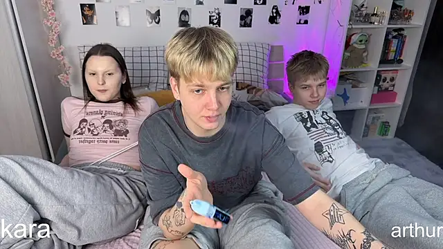 Show modela olivertasty na web-kameri