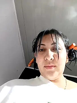 Pertunjukan Kamera Web You-kitty2025