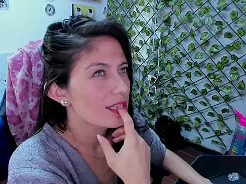 Chat XXX ao vivo de AnnyMilet_