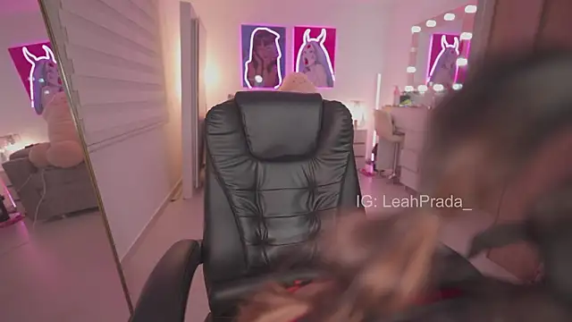 Chat XXX ao vivo de LeahPrada_