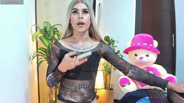 Show modela alisoondrean_ na web-kameri