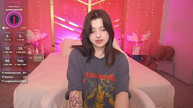 XXX chat uživo modela Miki_Kivi