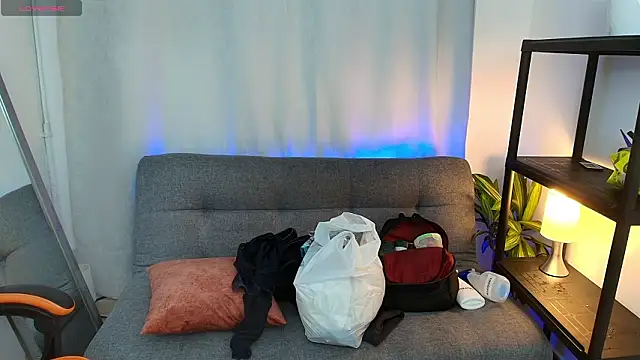 Megan-SmallのライブXXXチャット