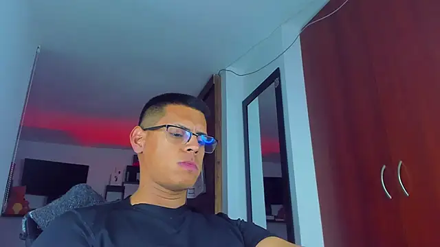 _John_Boy_ Adlı Modelin Canlı XXX Sohbeti