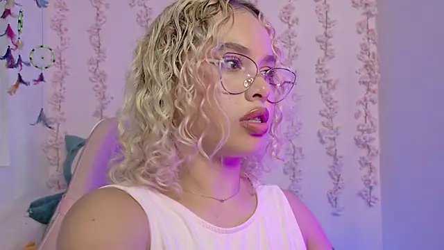 Haelycute's Live XXX Chat