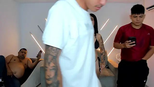 แชท XXX สดของ brutal_sex_room2k