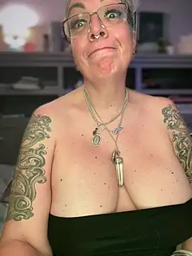 dieseldame1313 élő XXX-chatje