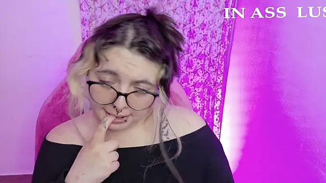 XXX chat uživo modela Sachi_Meow