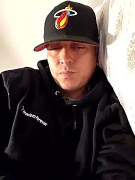 Pokazy przed kamerką – DoggiiDick