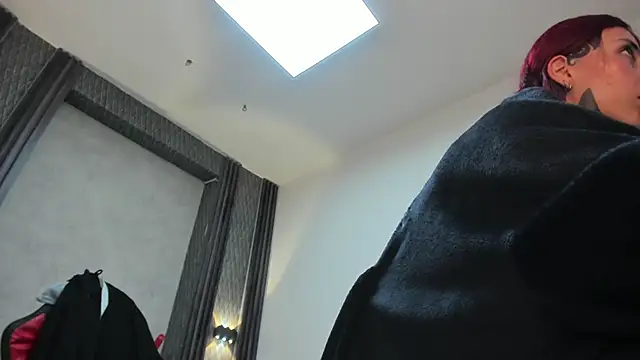 Chatroom XXX en direct de selene_red_