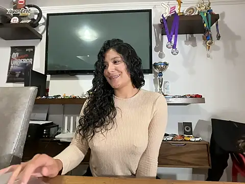 kinky_mila@xh élő XXX-chatje