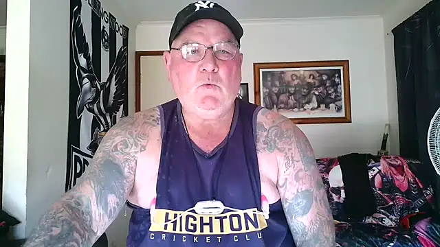 KINKYBLUEYES69 Show in webcam