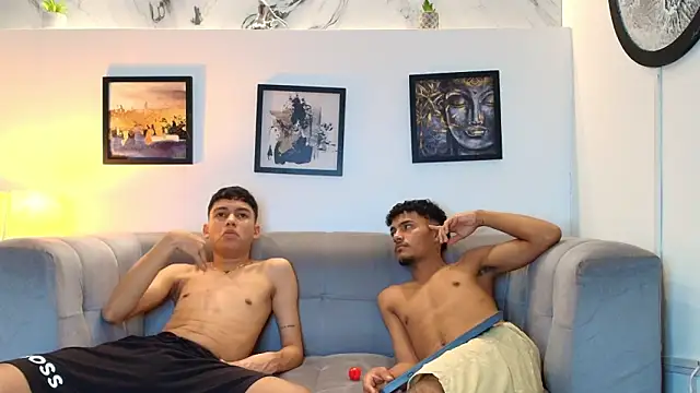 COUPLES_BOYS' Live XXX Chat