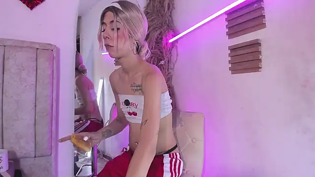 Darlyn_tenderhot__ élő XXX-chatje