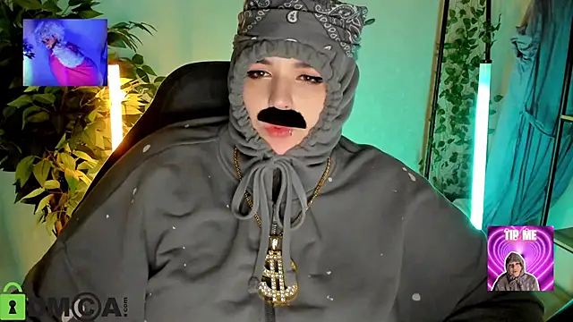 Mia_R0ss Chat XXX in diretta