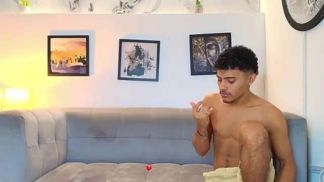 COUPLES_BOYS' Live XXX Chat