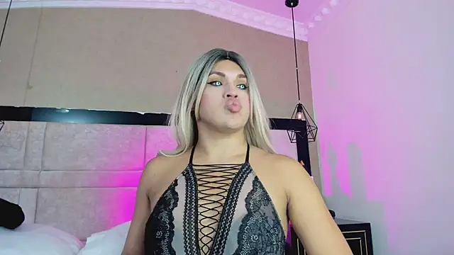 Show modela kimCosseyy na web-kameri