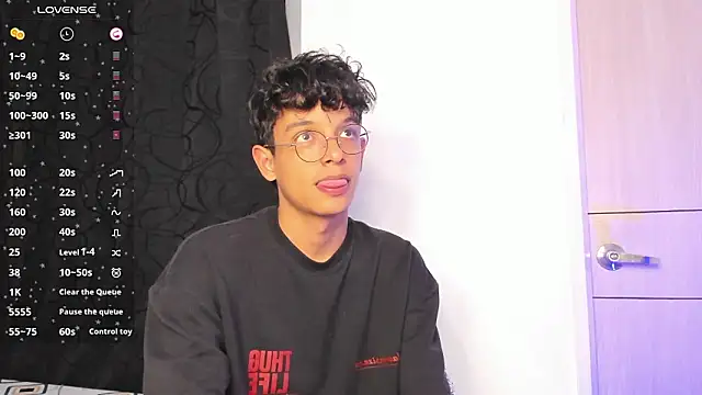 Chatroom XXX en direct de Maxfrost1