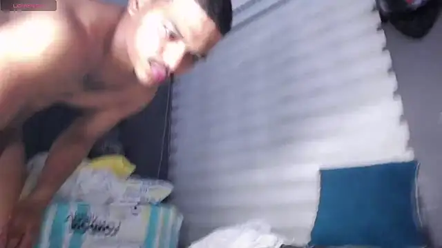 Show modela dirty_27cms na web-kameri