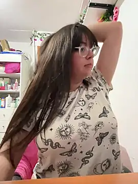 indiegirl666 Adlı Modelin Canlı XXX Sohbeti