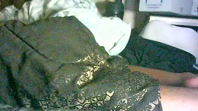 GUAPAN3S3_FIR3 élő XXX-chatje