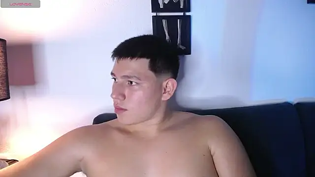 JamesCr_ live XXX chat