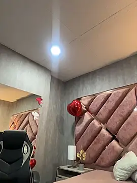 Cherry_Charlottee 即時 XXX 聊天