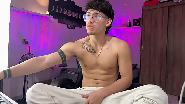 Kisan_Smith Adlı Modelin Canlı XXX Sohbeti