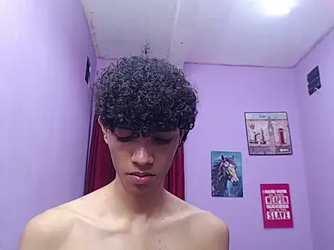 bigcock_twinks Adlı Modelin Canlı XXX Sohbeti