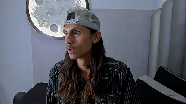 Noha-Smith Adlı Modelin Canlı XXX Sohbeti