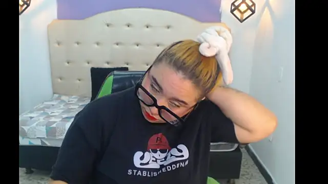 Kathiasaints Adlı Modelin Canlı XXX Sohbeti