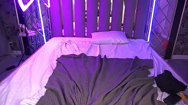 CraveeDoll's Live XXX Chat